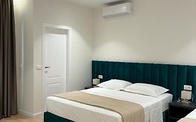 Clinton Tirana Inn
